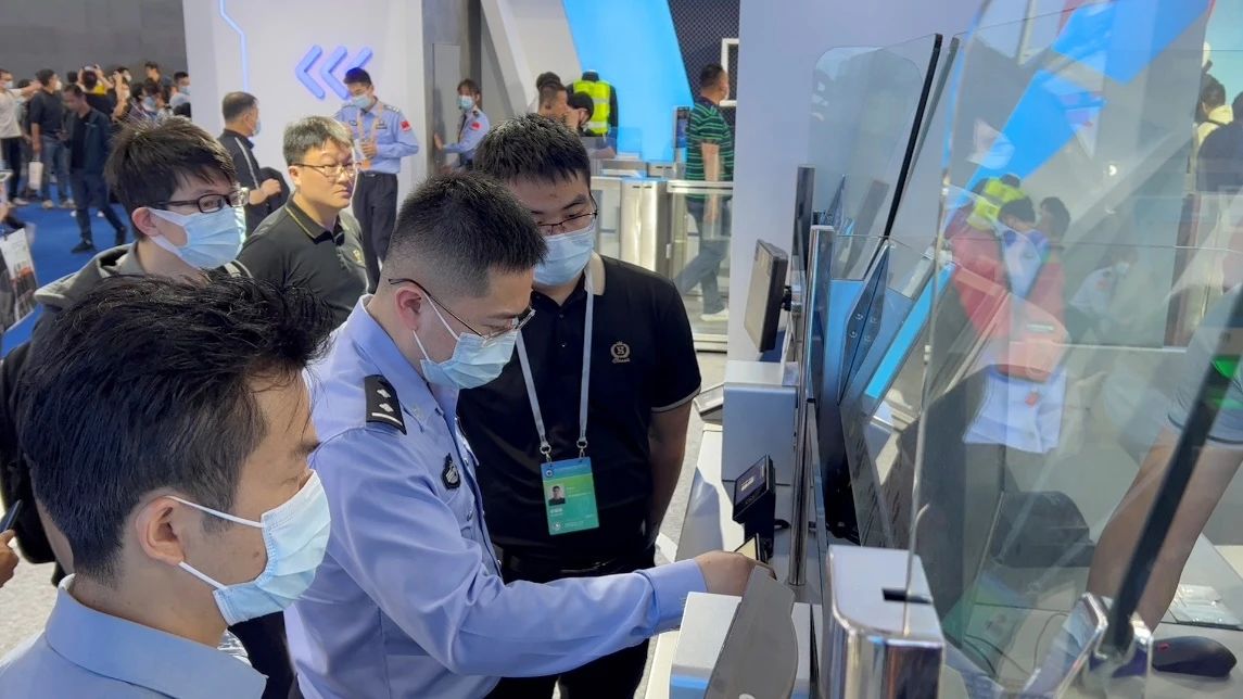 半岛(中国)bandao·官方网页版,亮相第十一届中国国际警用装备博览会 用创新技术“警”上添花