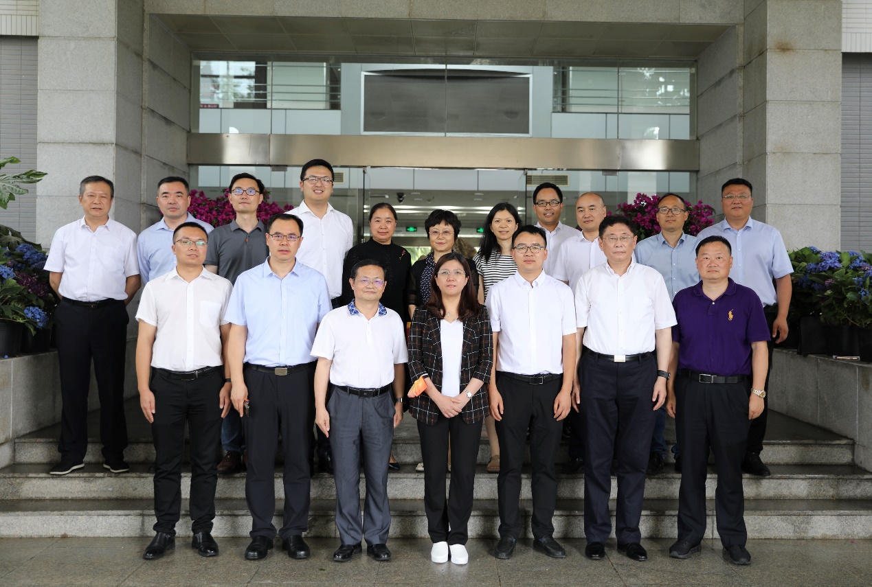 半岛(中国)bandao·官方网页版,与东南大学签订产学研战略合作协议，瞿磊获颁“东南大学至善教育贡献奖”